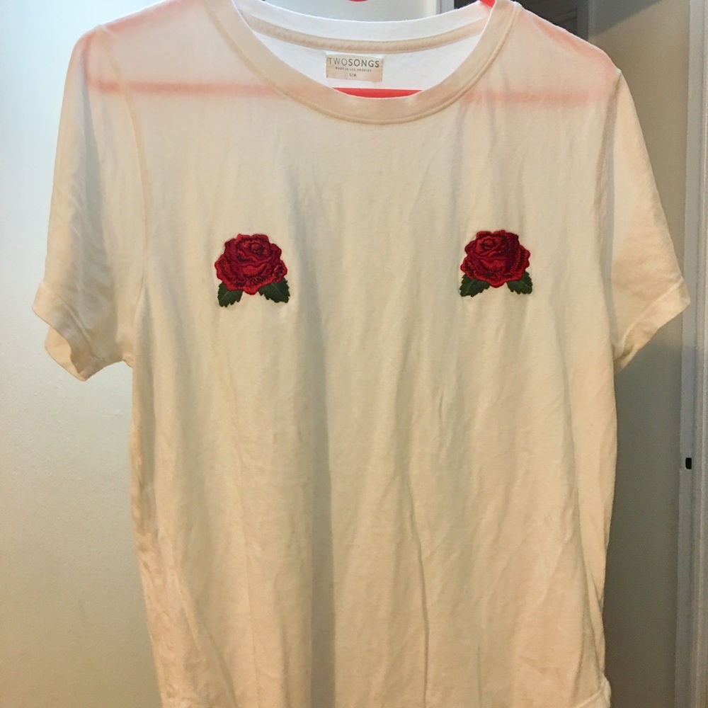 Aimee Song brand Rose tits white tee shirt